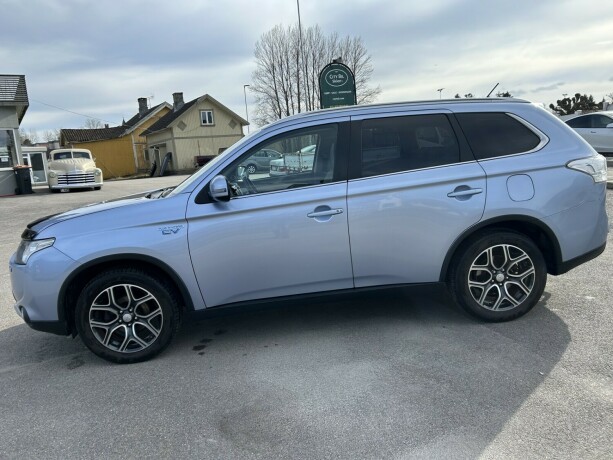 mitsubishi-outlander-elektrisitetbensin-2015-big-3