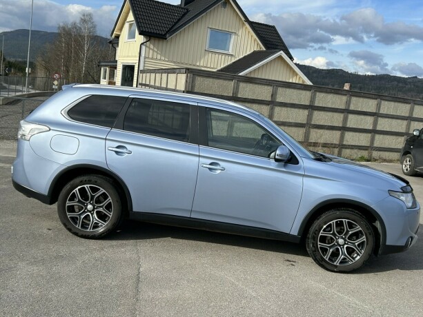 mitsubishi-outlander-elektrisitetbensin-2015-big-7