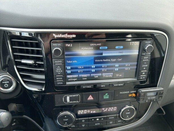 mitsubishi-outlander-elektrisitetbensin-2015-big-25