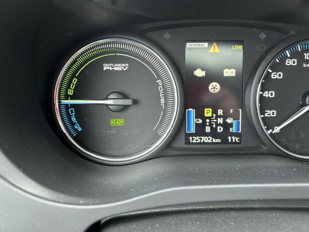 mitsubishi-outlander-elektrisitetbensin-2015-big-21