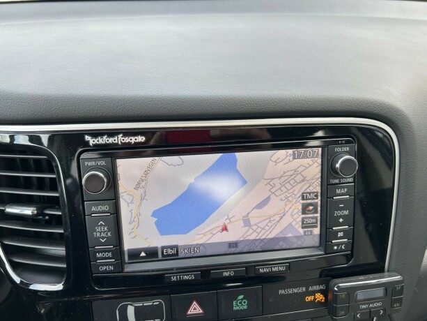 mitsubishi-outlander-elektrisitetbensin-2015-big-30