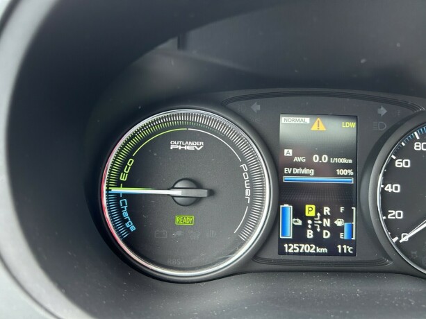 mitsubishi-outlander-elektrisitetbensin-2015-big-24