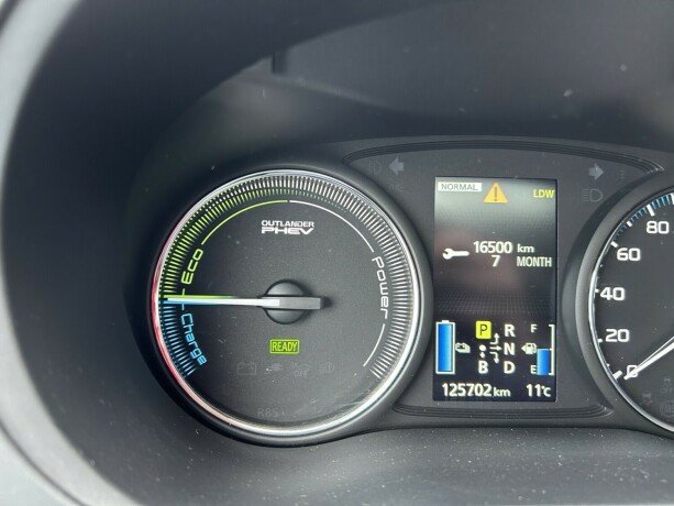 mitsubishi-outlander-elektrisitetbensin-2015-big-23