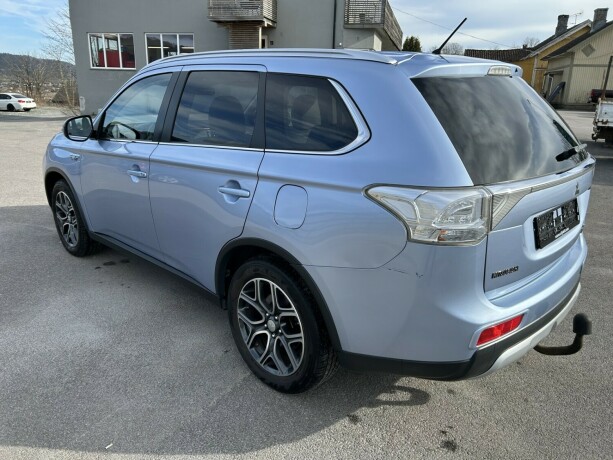 mitsubishi-outlander-elektrisitetbensin-2015-big-4