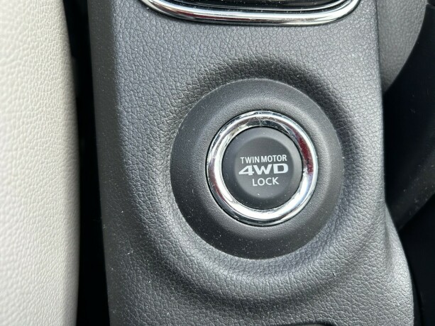 mitsubishi-outlander-elektrisitetbensin-2015-big-35