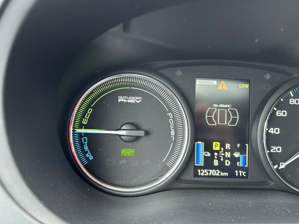 mitsubishi-outlander-elektrisitetbensin-2015-big-22