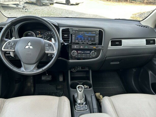 mitsubishi-outlander-elektrisitetbensin-2015-big-14