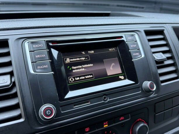 volkswagen-transporter-diesel-2018-big-16