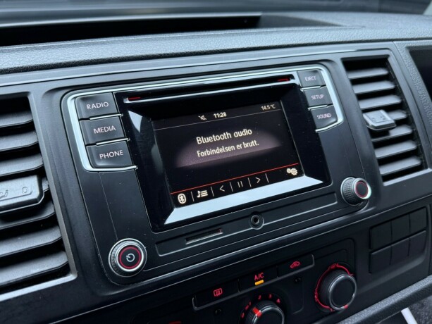 volkswagen-transporter-diesel-2018-big-15