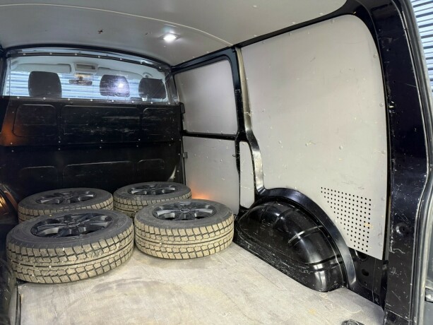 volkswagen-transporter-diesel-2018-big-26