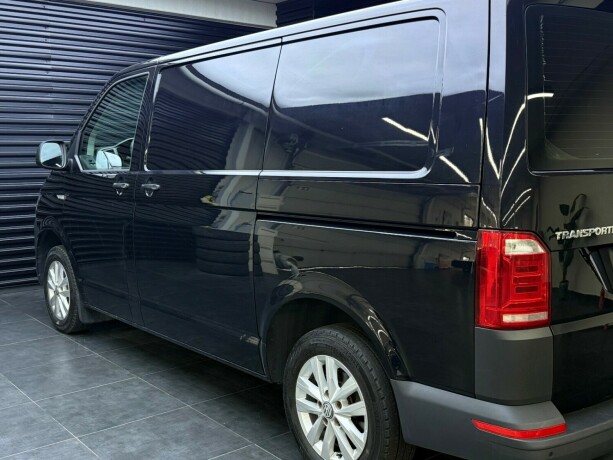 volkswagen-transporter-diesel-2018-big-7