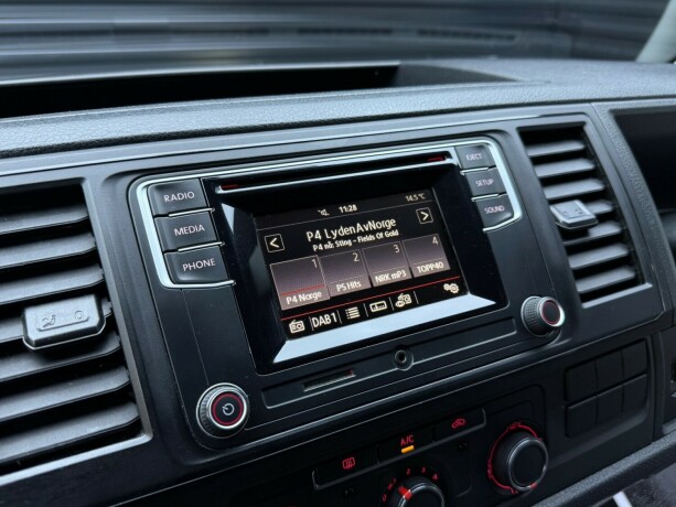 volkswagen-transporter-diesel-2018-big-17