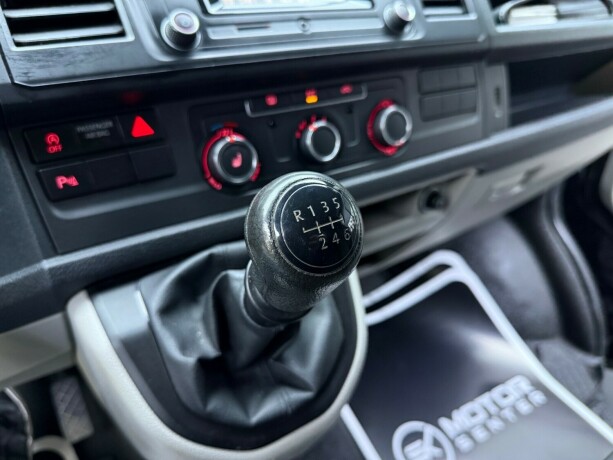 volkswagen-transporter-diesel-2018-big-19