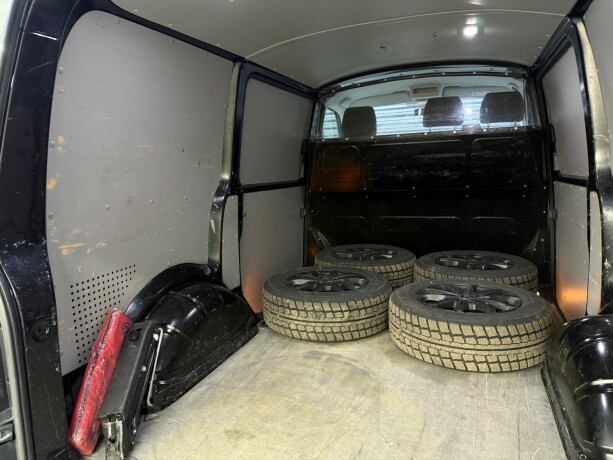 volkswagen-transporter-diesel-2018-big-27