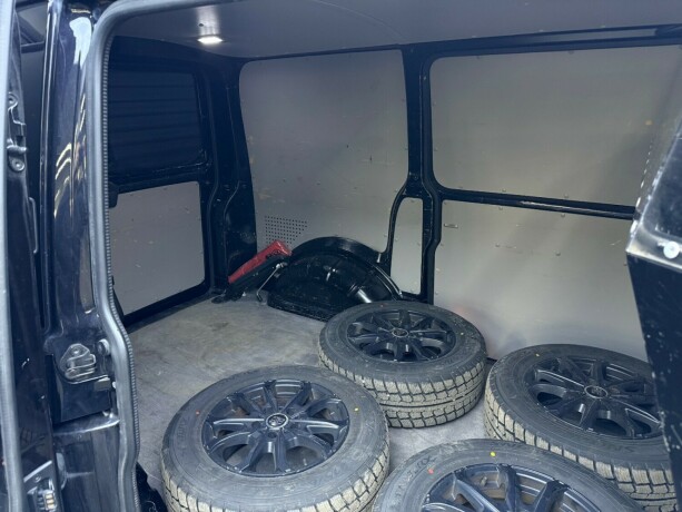 volkswagen-transporter-diesel-2018-big-21