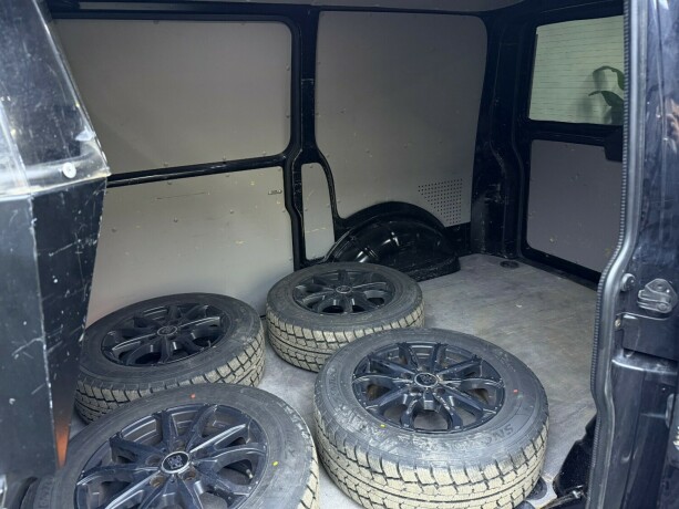 volkswagen-transporter-diesel-2018-big-22