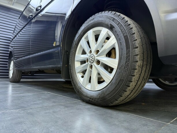 volkswagen-transporter-diesel-2018-big-8