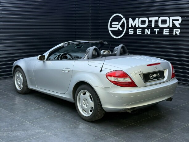 mercedes-benz-slk-bensin-2005-big-1