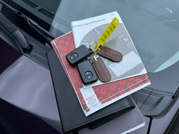 toyota-prius-elektrisitetbensin-2013-big-34