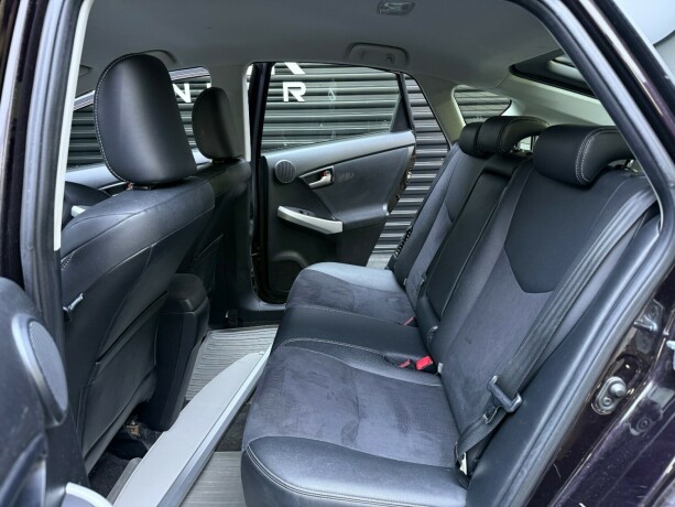 toyota-prius-elektrisitetbensin-2013-big-30