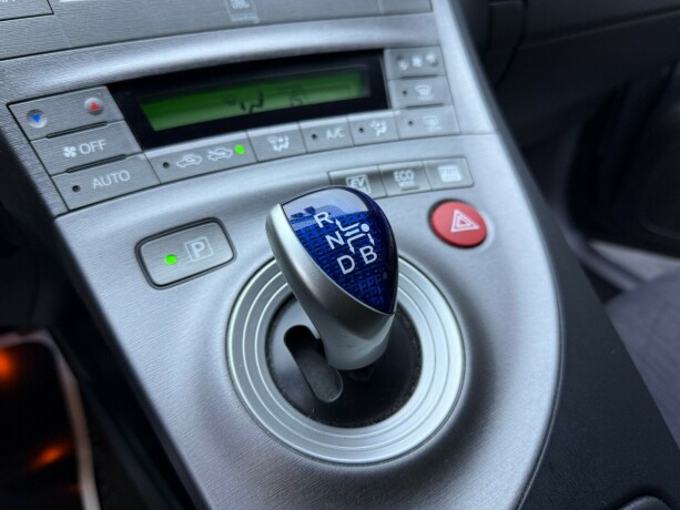 toyota-prius-elektrisitetbensin-2013-big-25