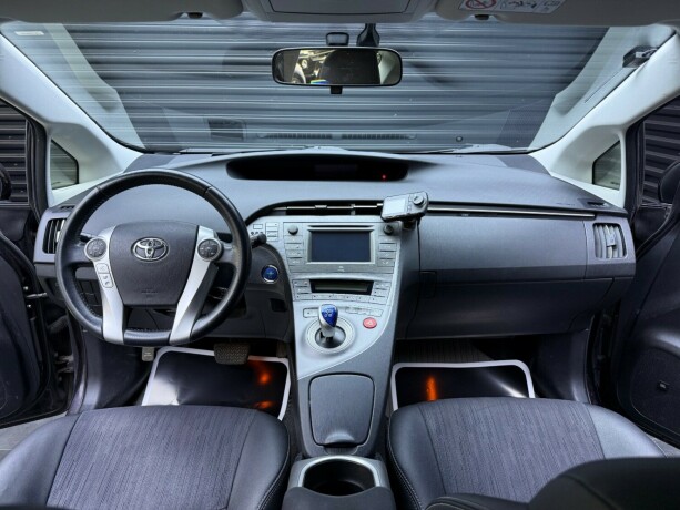 toyota-prius-elektrisitetbensin-2013-big-9