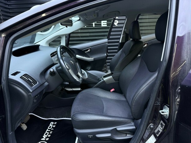 toyota-prius-elektrisitetbensin-2013-big-28