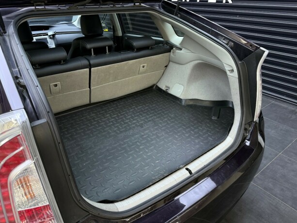 toyota-prius-elektrisitetbensin-2013-big-32