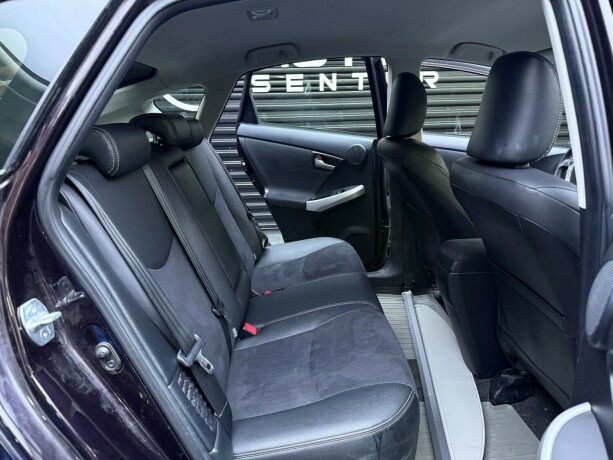 toyota-prius-elektrisitetbensin-2013-big-31