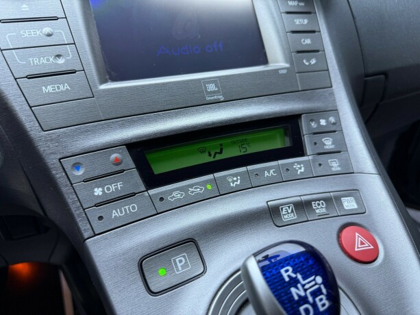 toyota-prius-elektrisitetbensin-2013-big-26