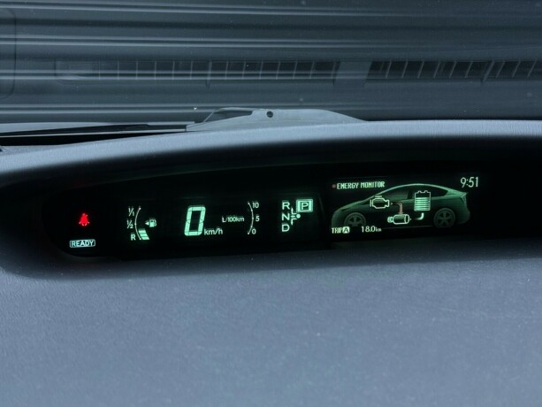 toyota-prius-elektrisitetbensin-2013-big-16