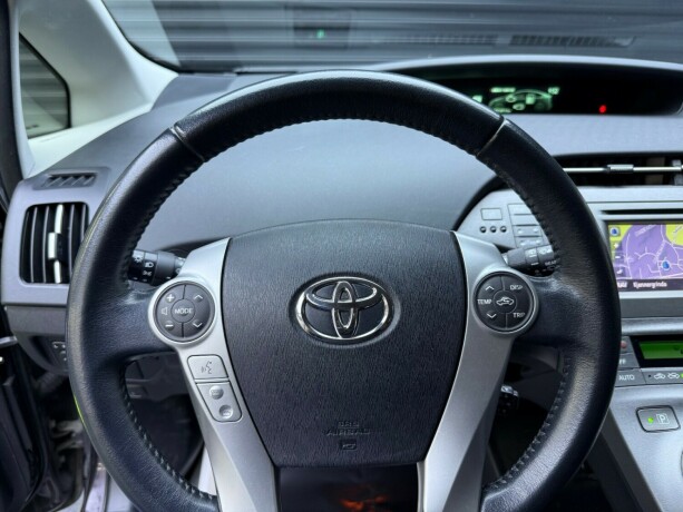 toyota-prius-elektrisitetbensin-2013-big-13