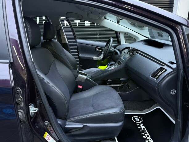 toyota-prius-elektrisitetbensin-2013-big-29