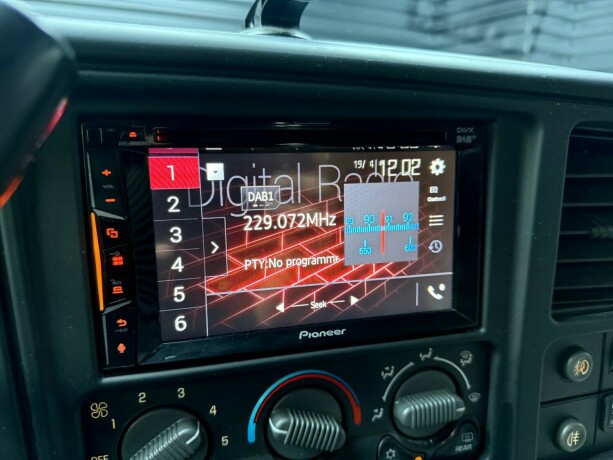 chevrolet-tahoe-bensin-2002-big-18