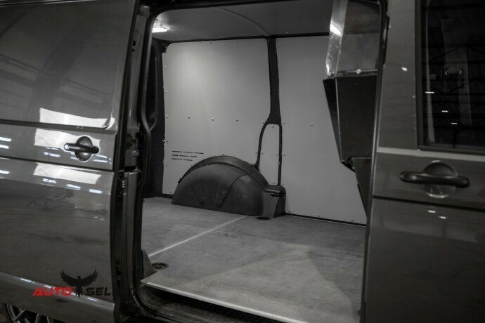 volkswagen-transporter-diesel-2016-big-13