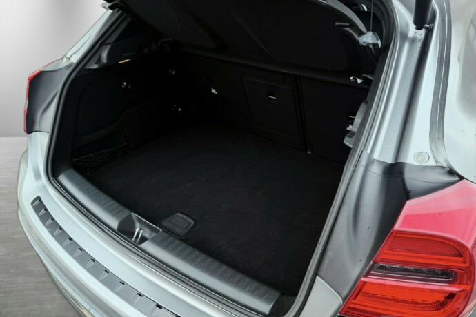 mercedes-benz-gla-bensin-2016-big-12