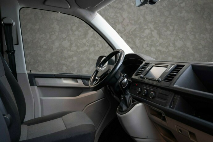 volkswagen-transporter-diesel-2016-big-23