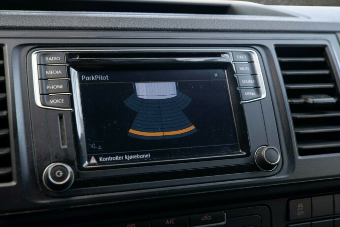 volkswagen-transporter-diesel-2016-big-16