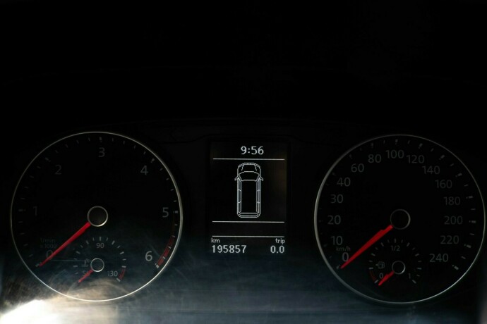 volkswagen-transporter-diesel-2016-big-10