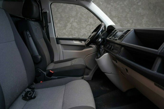 volkswagen-transporter-diesel-2016-big-22