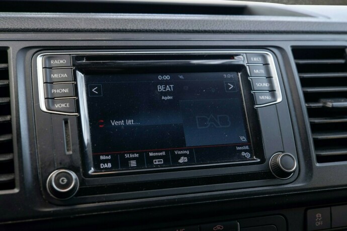 volkswagen-transporter-diesel-2016-big-17