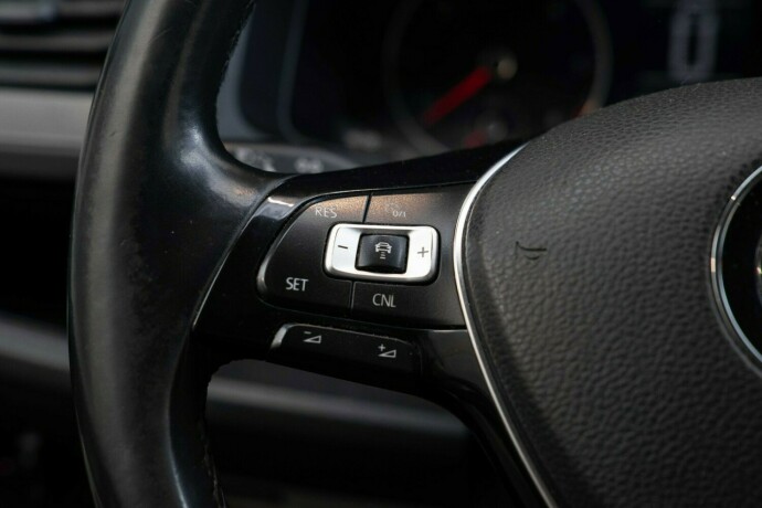 volkswagen-transporter-diesel-2016-big-12