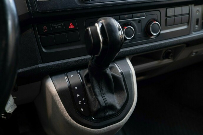 volkswagen-transporter-diesel-2016-big-15