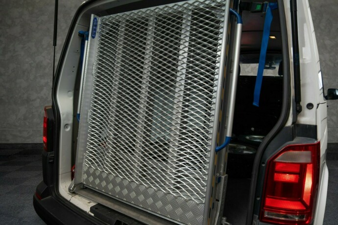 volkswagen-transporter-diesel-2016-big-28