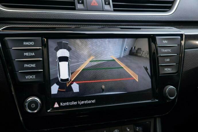 skoda-superb-diesel-2017-big-21