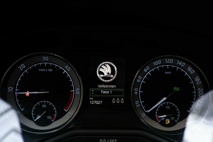 skoda-superb-diesel-2017-big-11