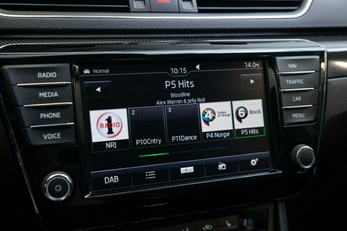 skoda-superb-diesel-2017-big-20