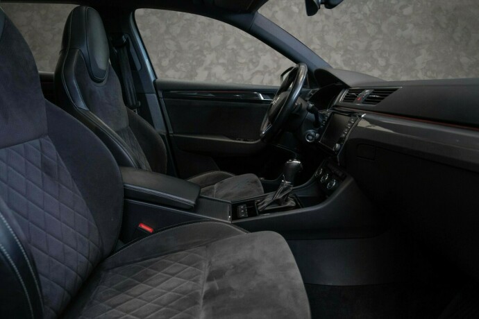 skoda-superb-diesel-2017-big-32