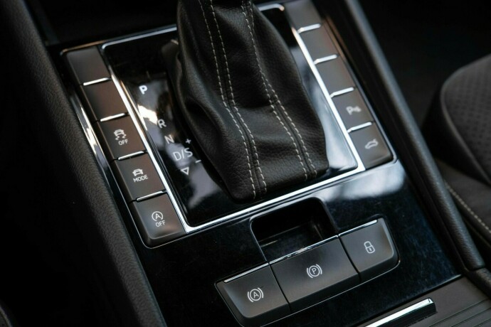 skoda-superb-diesel-2017-big-18