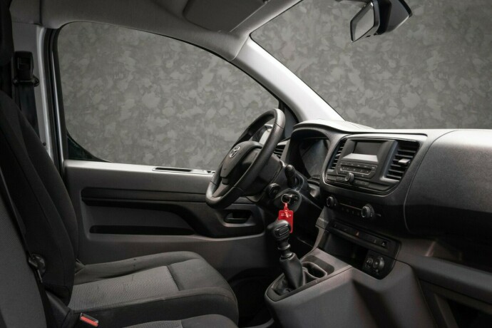 toyota-proace-diesel-2017-big-21